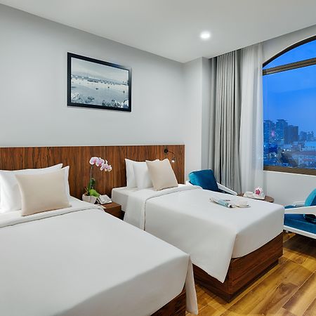 Happy Life Grand Hotel & Rooftop Skybar Хошимін Екстер'єр фото
