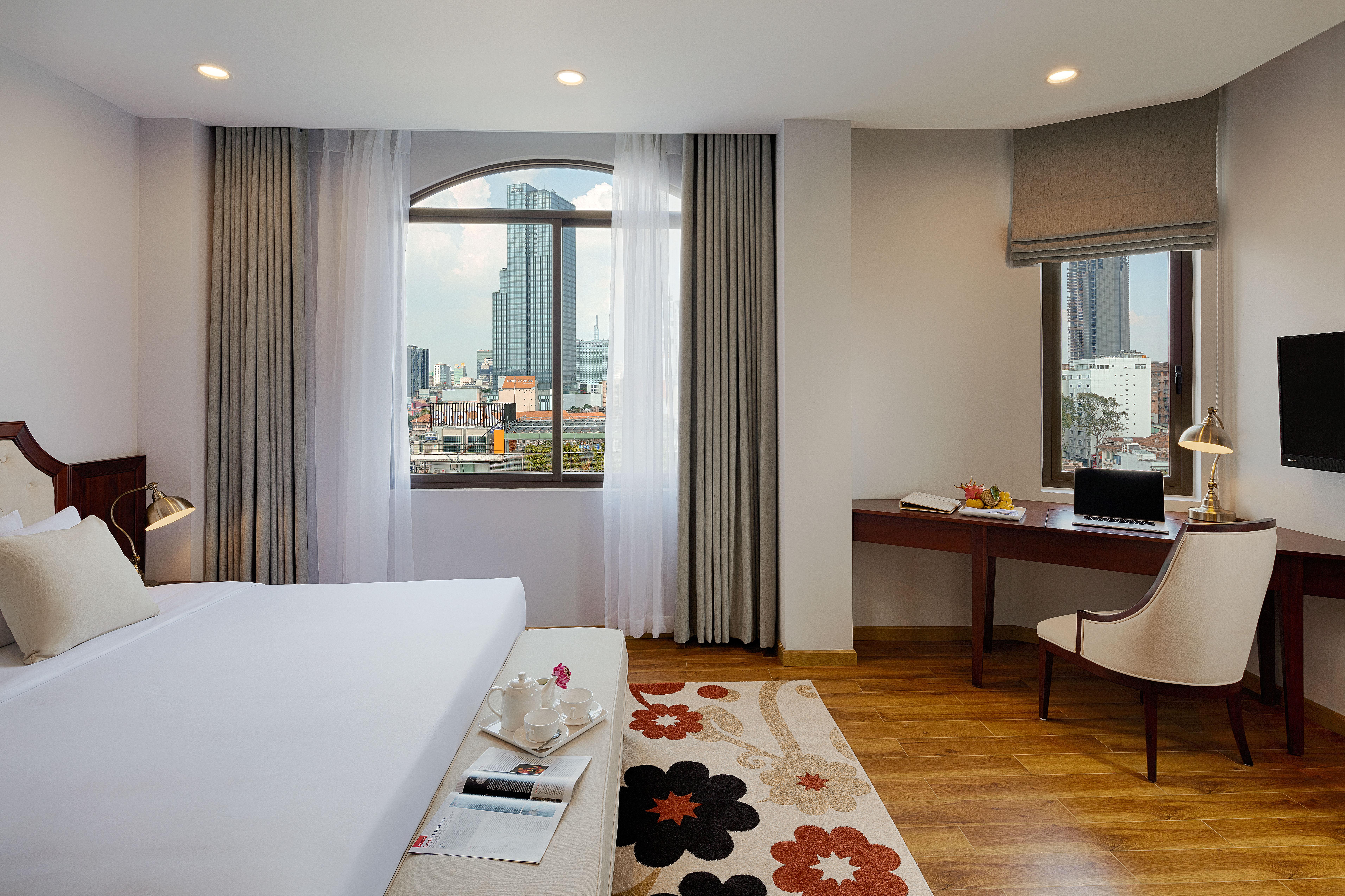 Happy Life Grand Hotel & Rooftop Skybar Хошимін Екстер'єр фото