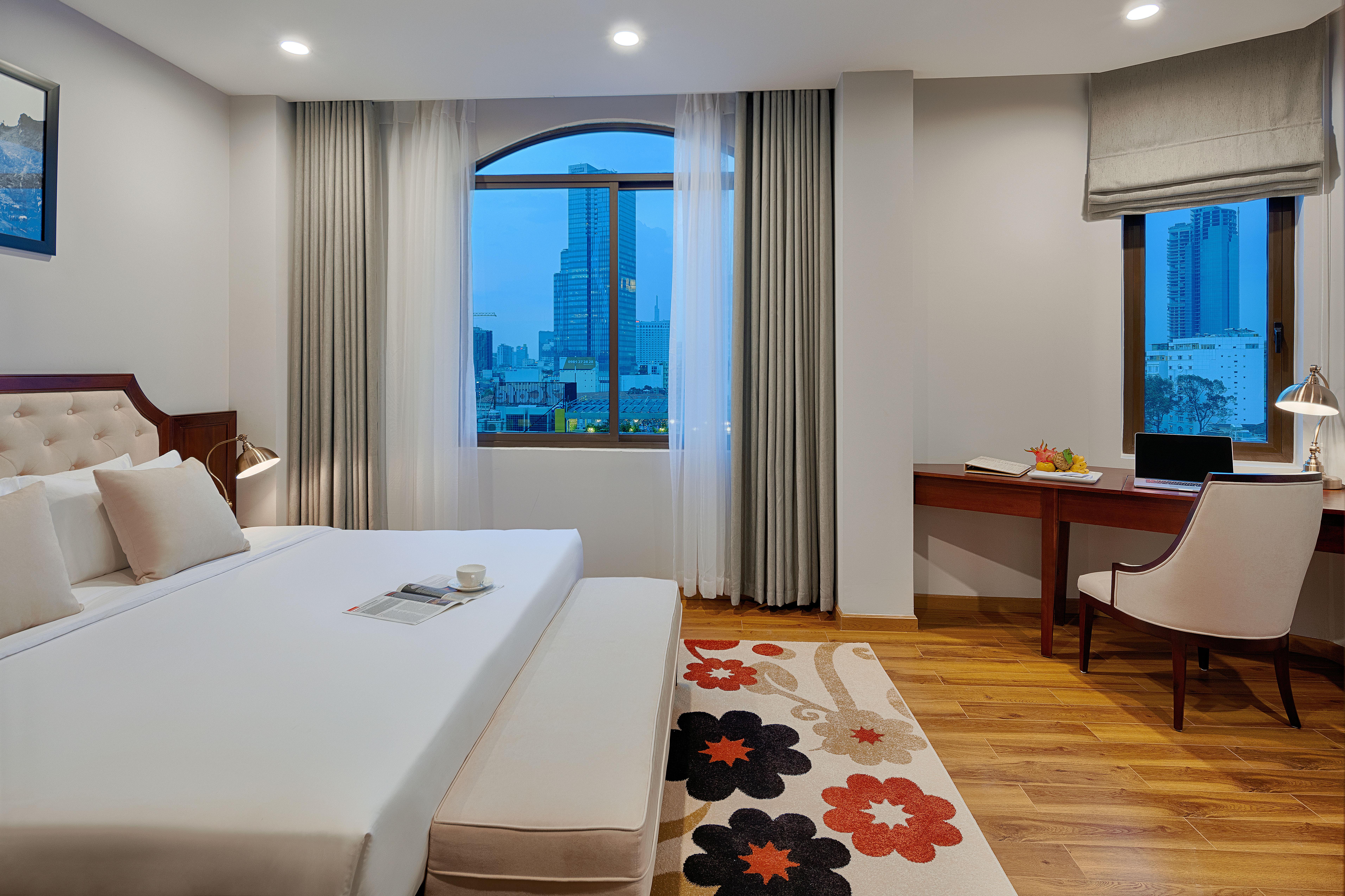 Happy Life Grand Hotel & Rooftop Skybar Хошимін Екстер'єр фото