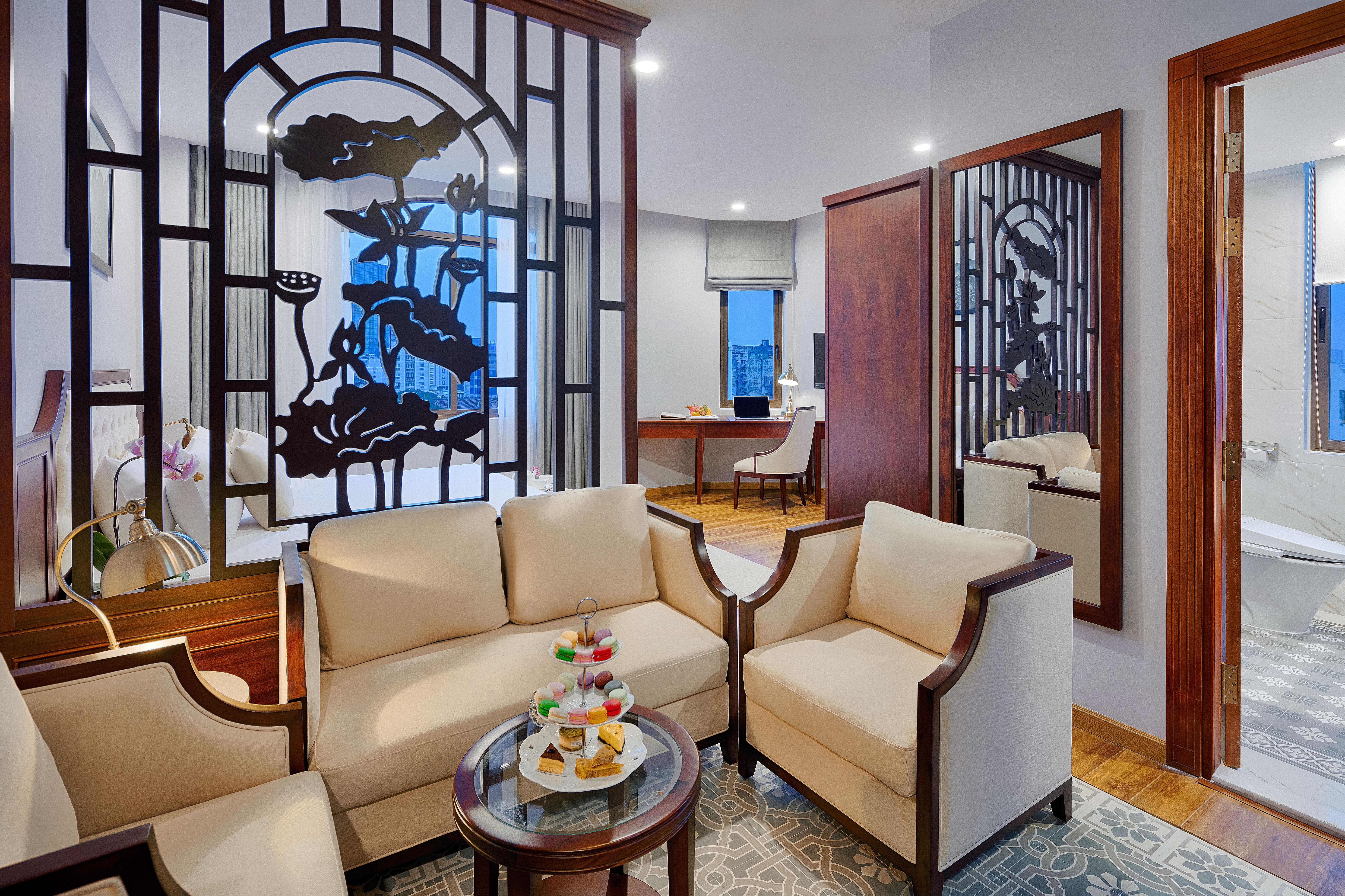 Happy Life Grand Hotel & Rooftop Skybar Хошимін Екстер'єр фото