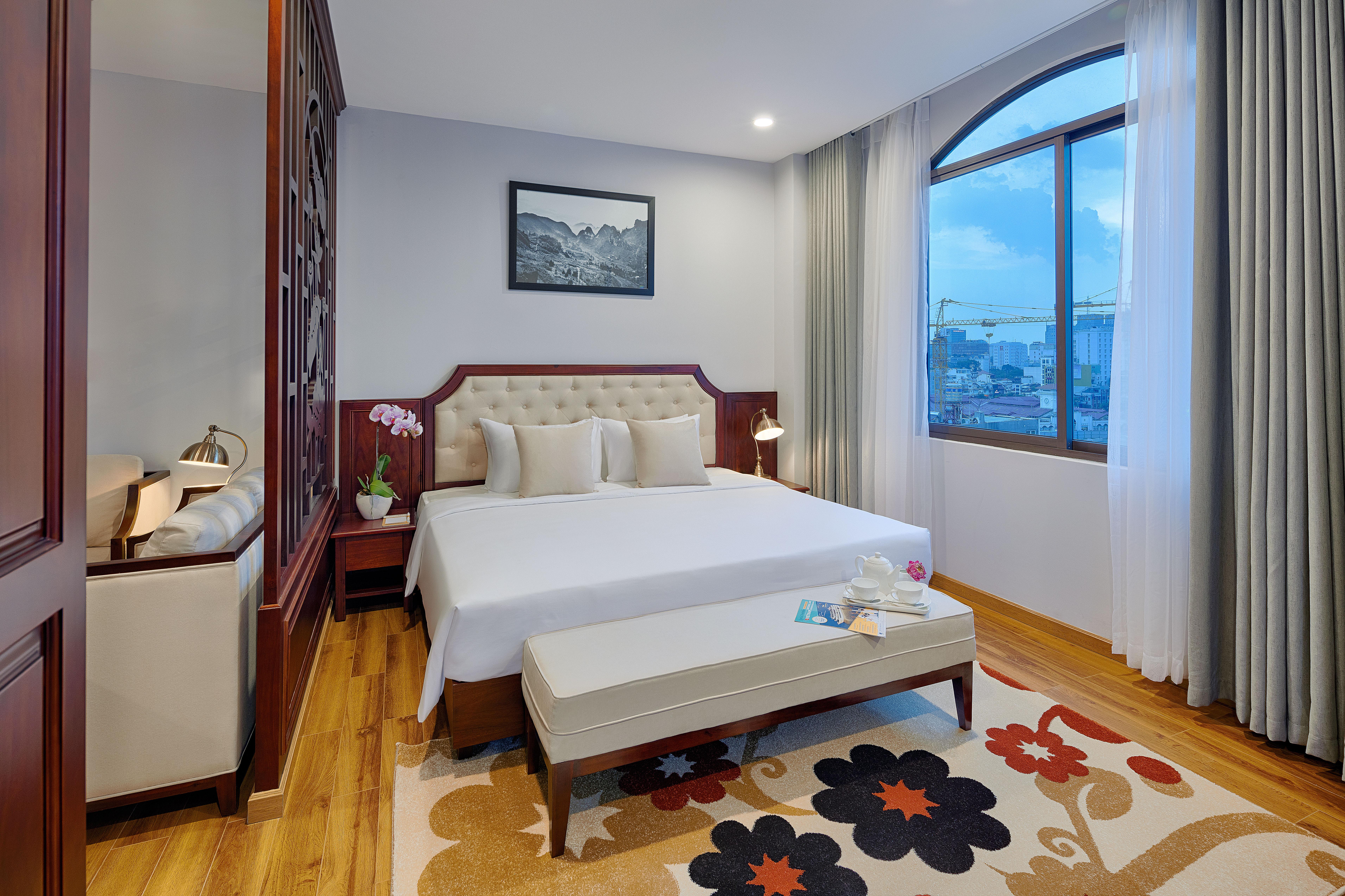 Happy Life Grand Hotel & Rooftop Skybar Хошимін Екстер'єр фото