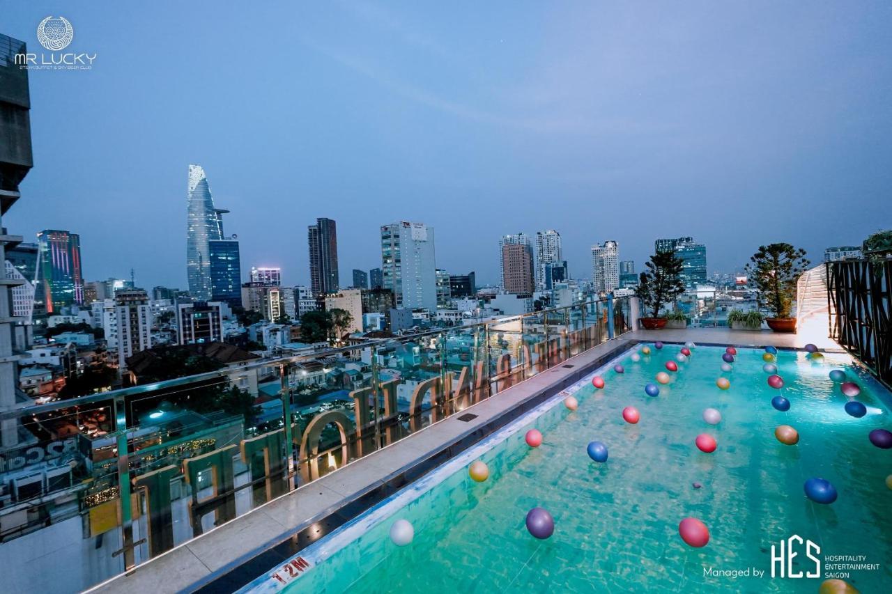 Happy Life Grand Hotel & Rooftop Skybar Хошимін Екстер'єр фото