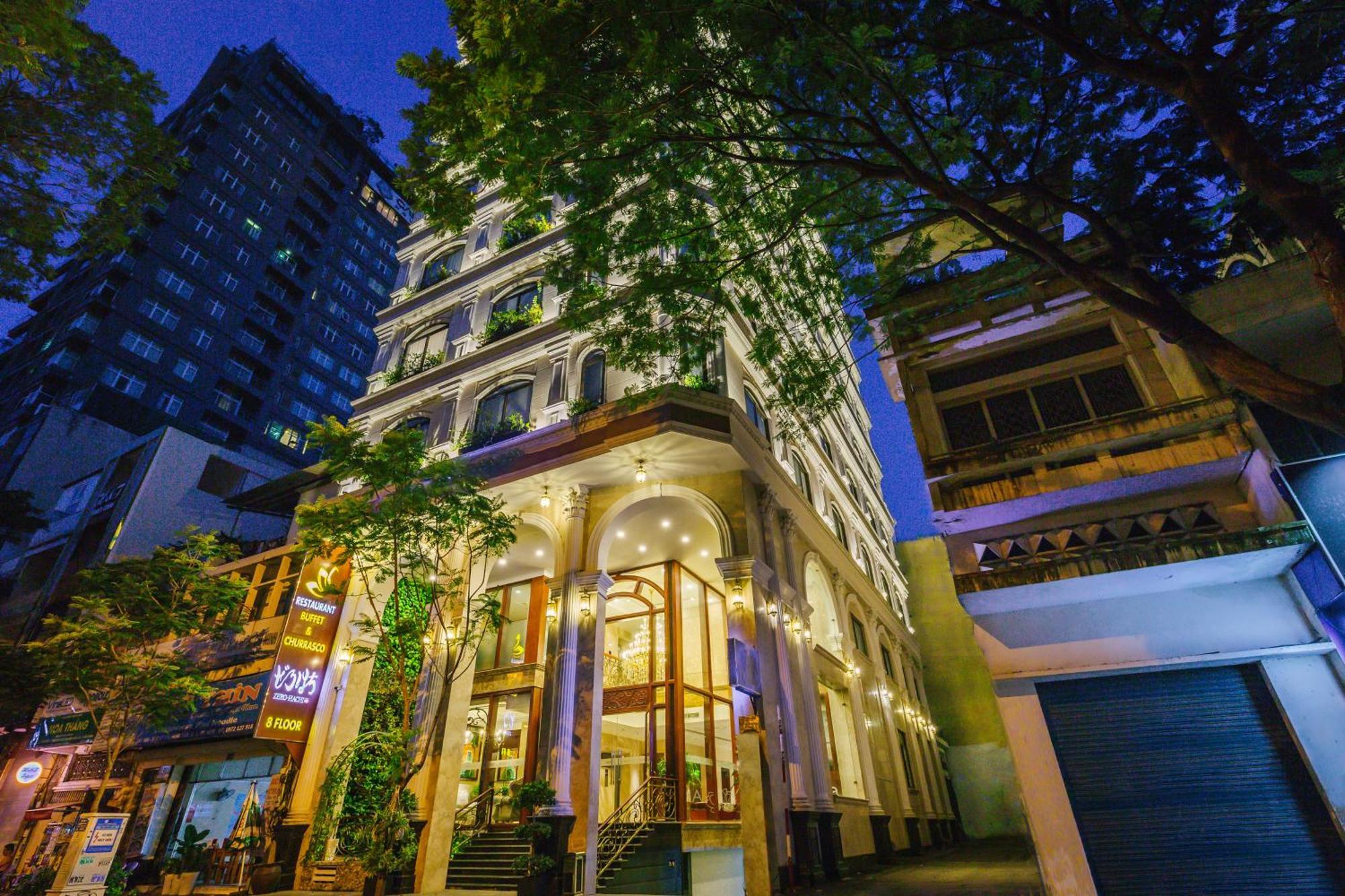 Happy Life Grand Hotel & Rooftop Skybar Хошимін Екстер'єр фото