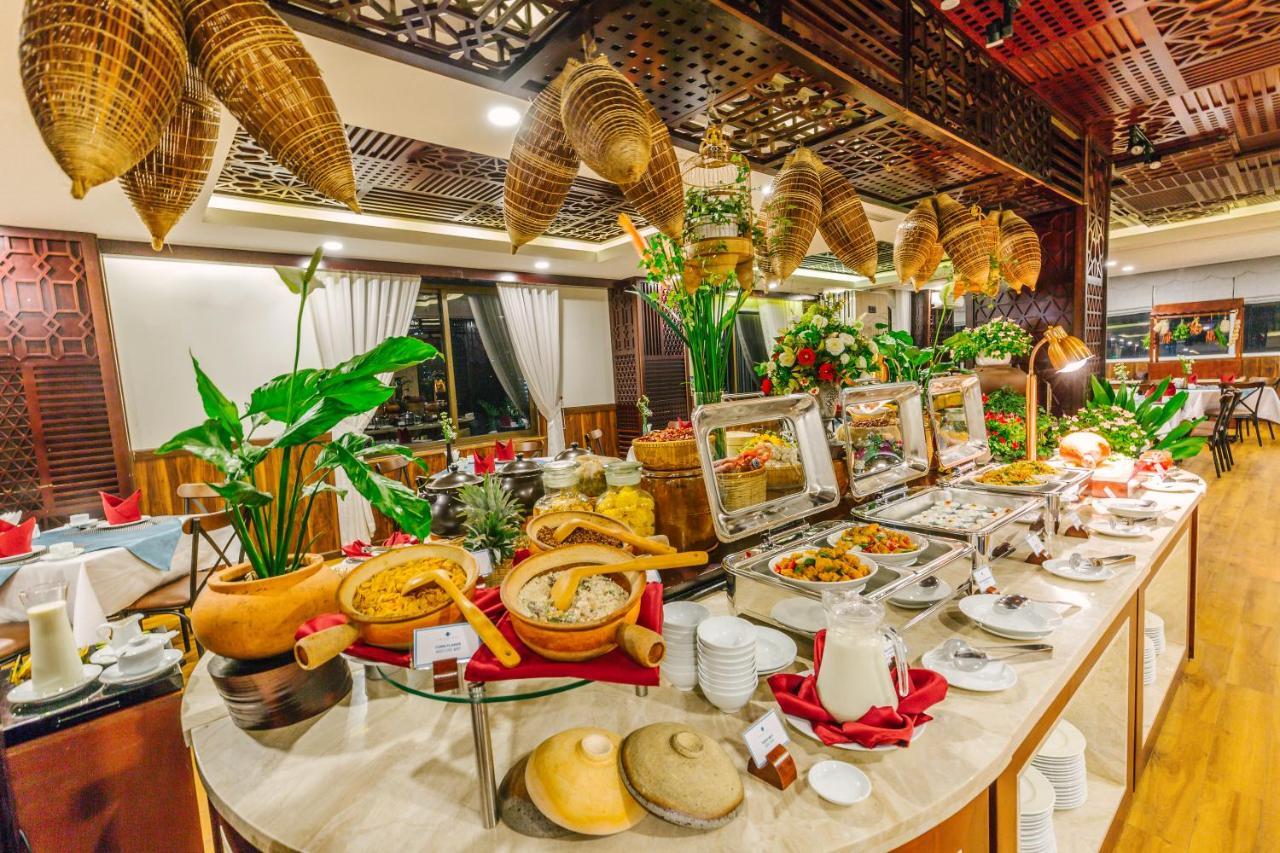 Happy Life Grand Hotel & Rooftop Skybar Хошимін Екстер'єр фото